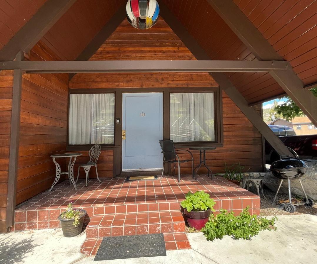 June Lake Villager Exterior photo
