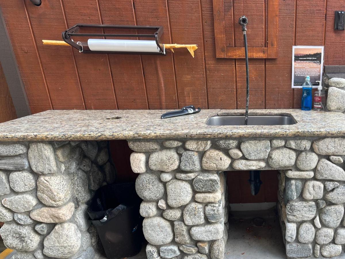 June Lake Villager Exterior photo